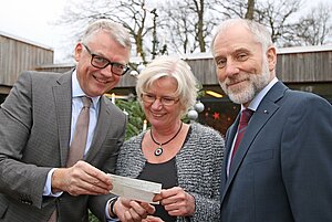 Spendenuebergabe Kl Kreis12 2018 Spendenuebergabe Kl Kreis12 2018