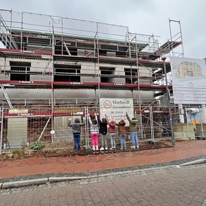 Die Kinder der Tagesgruppe vor dem neuen Gebäude. Foto: Tagesgruppe Wildeshausen