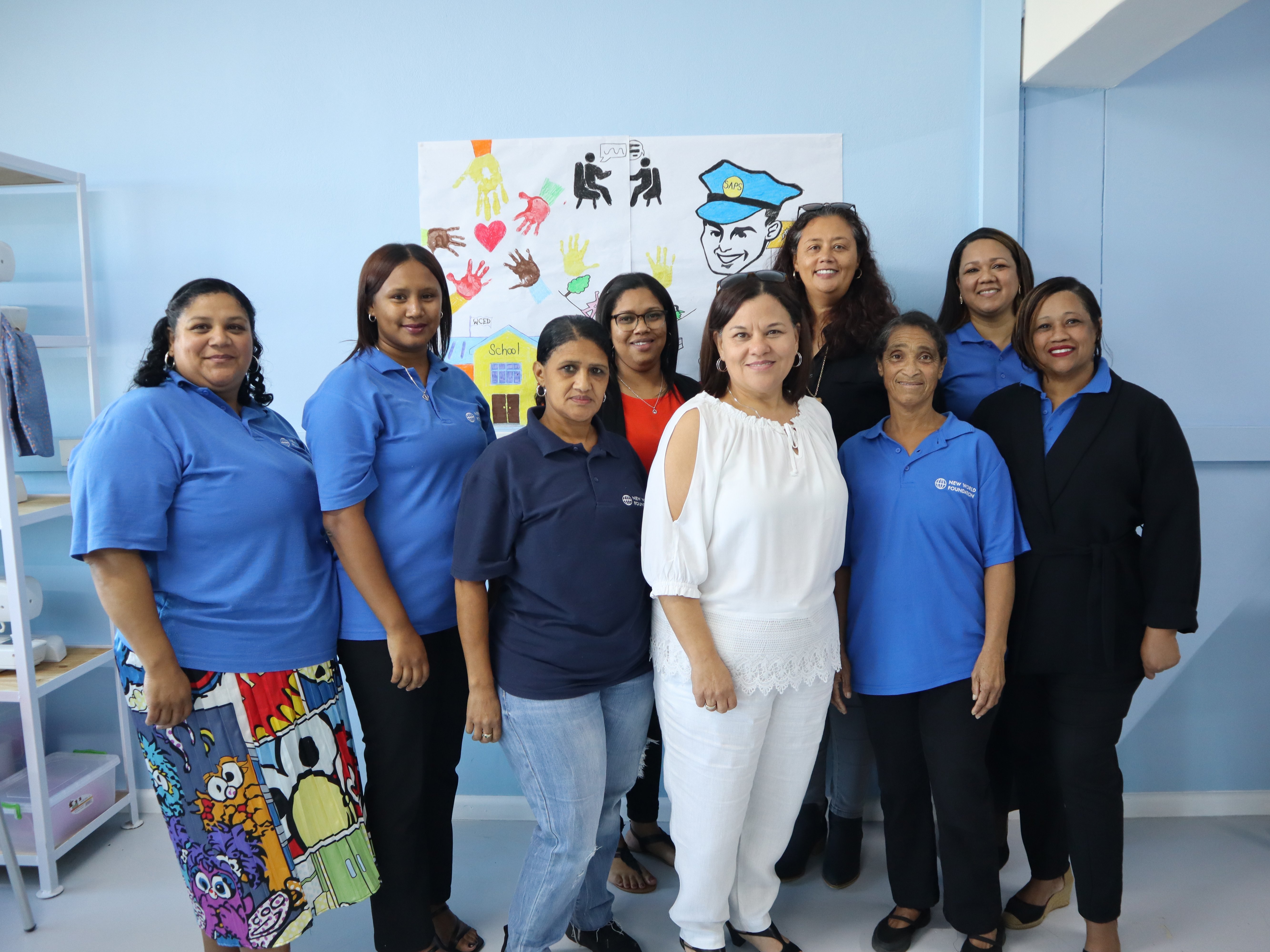 Erica Jacobs mit dem Team der New World Foundation