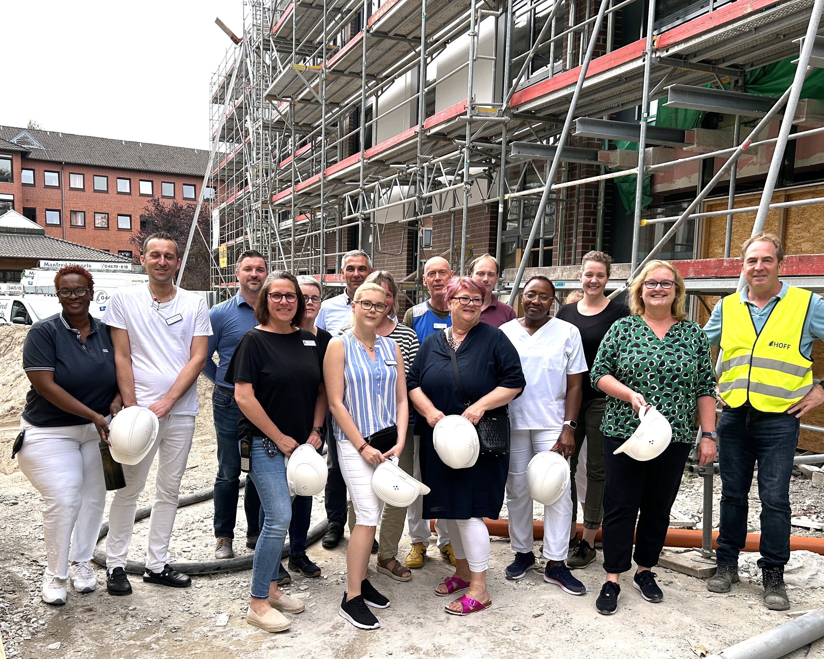 Die Mitarbeitenden des Elisabethstofts freuten sich über die Gelegenheit, den neuen Anbau zu begehen.