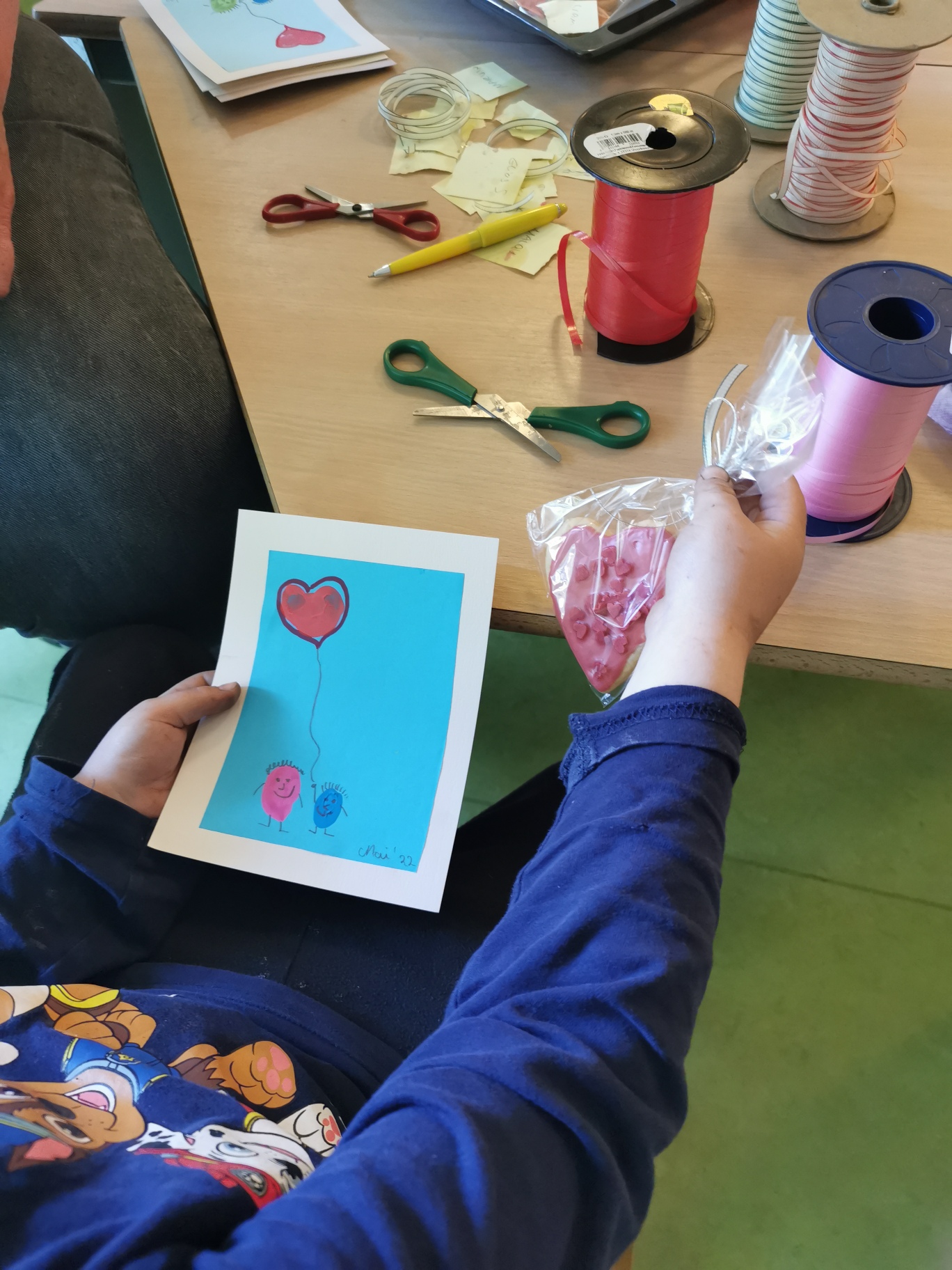 In der DiKiTa haben die Kindergartenkinder kleine Überraschungen für die Mamas vorbereitet.